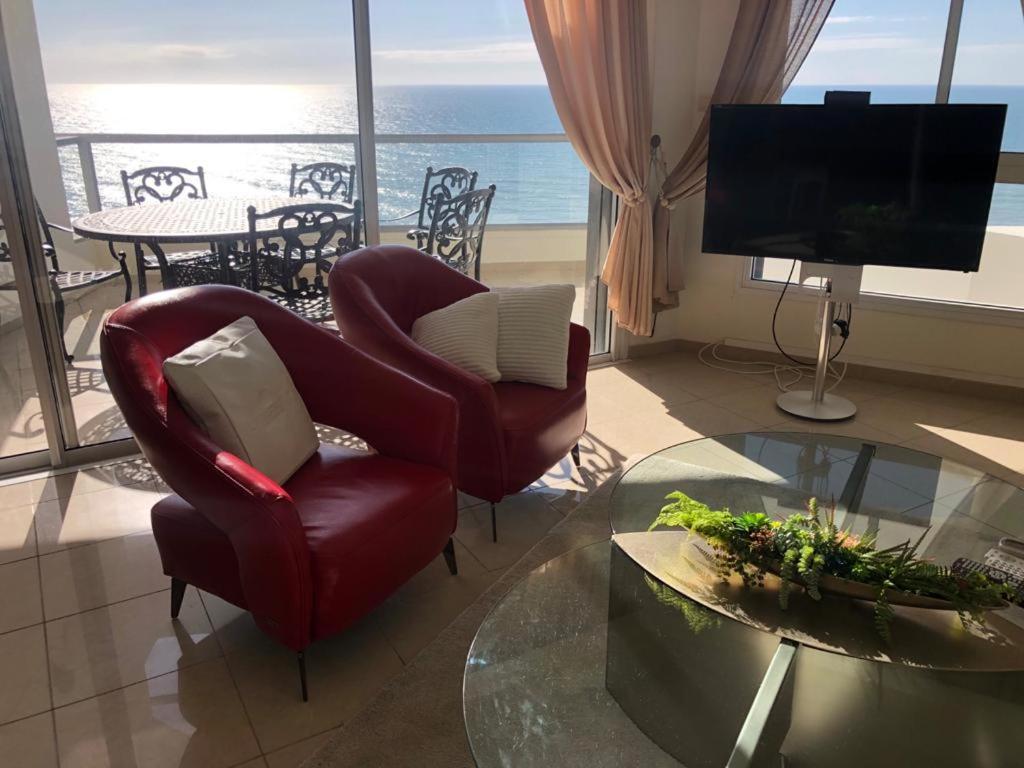 Sky Home Luxury Apartment With Sea View Bat Yam Exterior foto